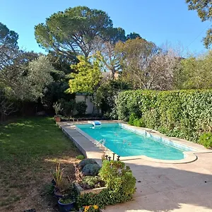  Appartement Et Calme Les Avignon Entree Et Cour Independantes Climatisation Piscine Parking