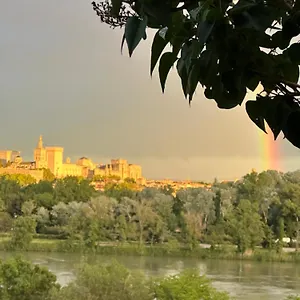  Hébergement de vacances Charmante Petite Maison Avec Vue Panoramique, En Centre Historique, Proche D'avignon, Ancienne, Renovee, Climatisee, Terrasse, Parking Public Gratuit